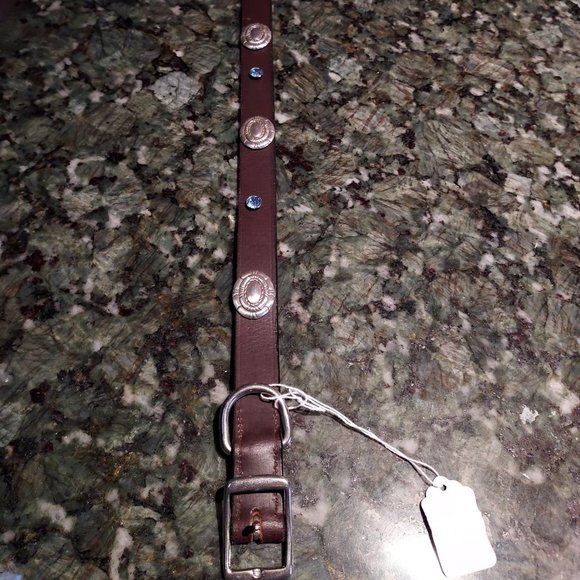 New and unworn Beautiful leather dog collar with blue crystal and silver conchos - Picture 3 of 5